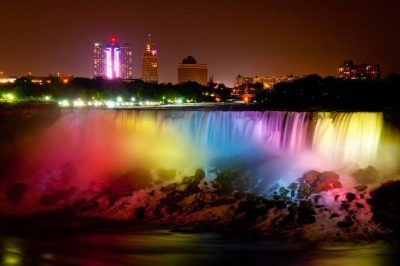 Cascate del Niagara di notte